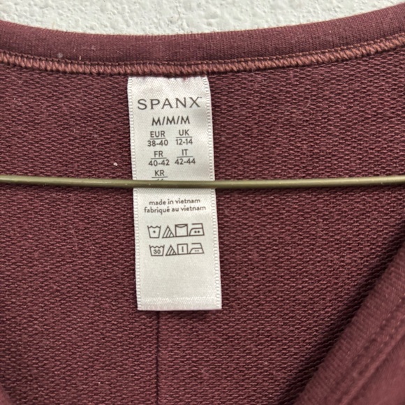 Spanx Oversized Fit Quarter Length Sleeve Top Size Medium 
Like New - Picture 7 of 9